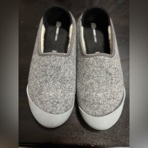 Mahabis Classic Grey Wool Indoor Outdoor Slippers Women’s size 10 (EU 41)